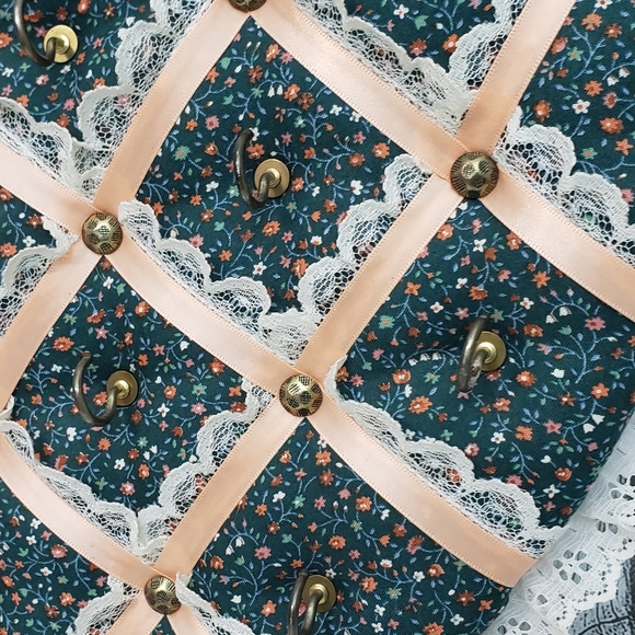 Vintage Handcrafter Pin Cushion Heart with Hooks - Picture 8 of 8